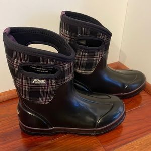 BOGS mid classic plaid waterproof boots